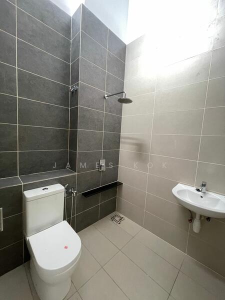 Rumah Teres 2 Tingkat untuk Dijual di Setia Alam (Selangor) - James Kok - Bathroom - PropertyGuru.com.my