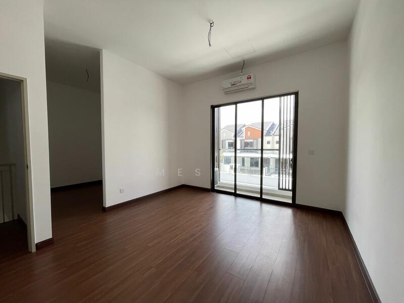 Rumah Teres 2 Tingkat untuk Dijual di Setia Alam (Selangor) - James Kok - Living Room - PropertyGuru.com.my