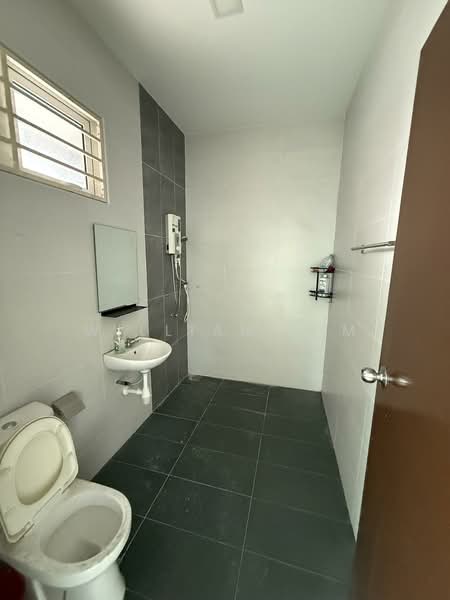 Semi-Detached House for Sale in Jalan Klang Lama (Old Klang Road) (Kuala Lumpur) - William Lim - Bathroom - PropertyGuru.com.my