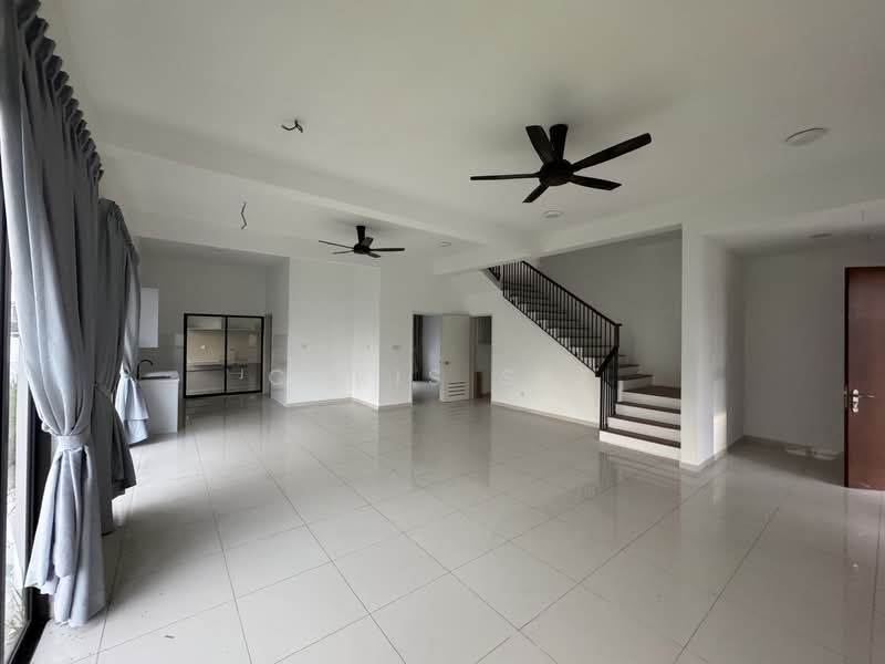 2-storey Terraced House for Rent in Bandar Gamuda Gardens (Rawang) - Chris See - Living Room - PropertyGuru.com.my