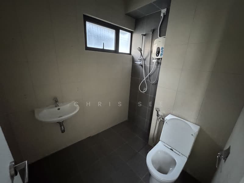 2-storey Terraced House for Rent in Bandar Gamuda Gardens (Rawang) - Chris See - Bathroom - PropertyGuru.com.my
