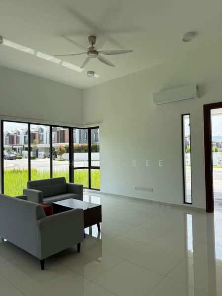Rumah Teres 2 Tingkat untuk Disewa di Bandar Gamuda Gardens (Rawang) - Chris See - Living Room - PropertyGuru.com.my