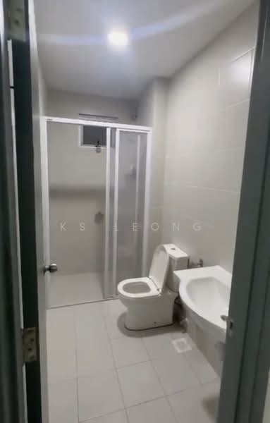 Service Residence for Sale at Meridin Bayvue Serviced Apartment - KS Leong - Bathroom - PropertyGuru.com.my