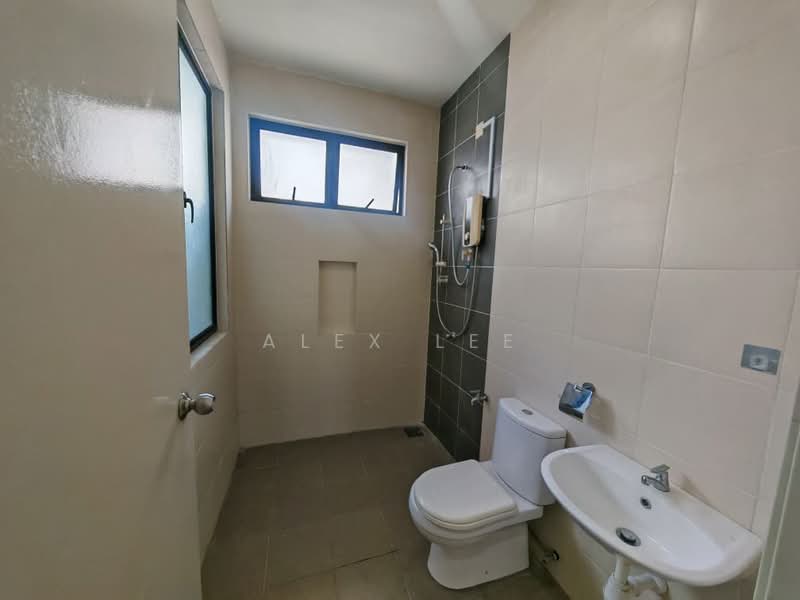3-storey Terraced House for Rent in Taman Anggun 3 (Rawang) - Alex Lee - Bathroom - PropertyGuru.com.my