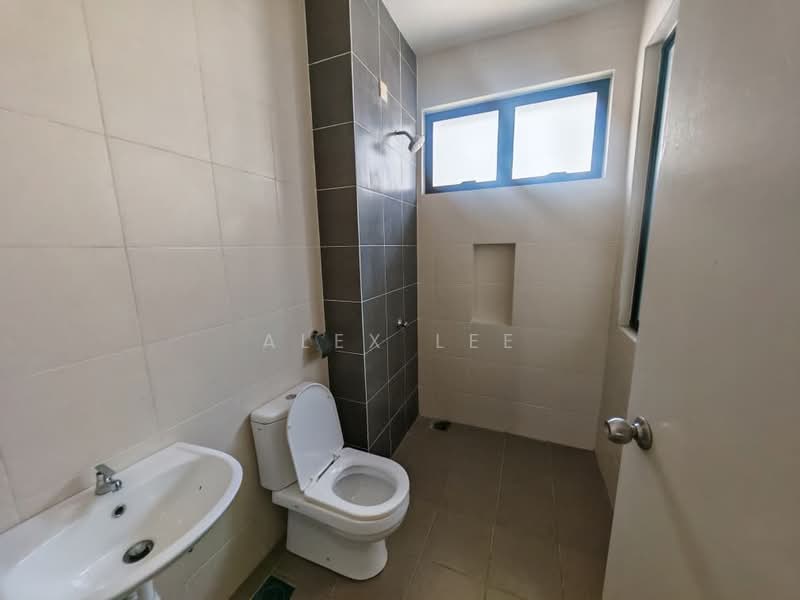 3-storey Terraced House for Rent in Taman Anggun 3 (Rawang) - Alex Lee - Bathroom - PropertyGuru.com.my