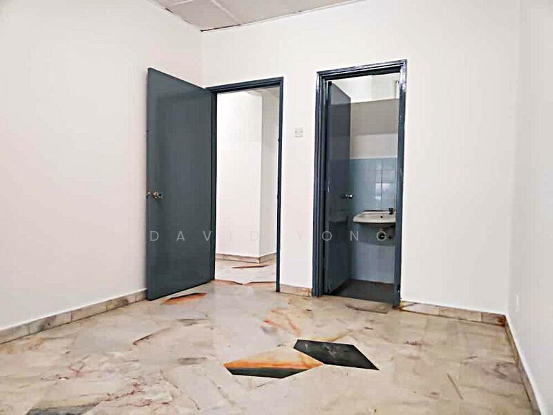 master bed ensuite bath