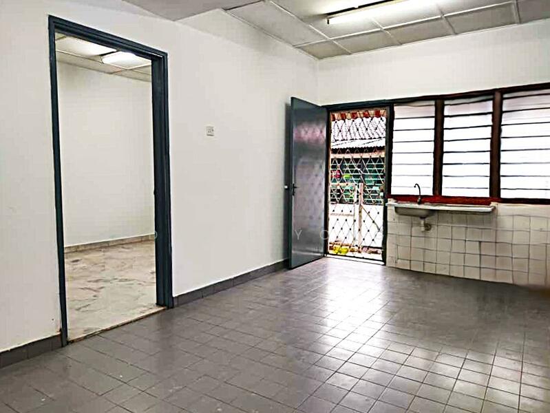 Bed 3 near the kitchen flexi for any use