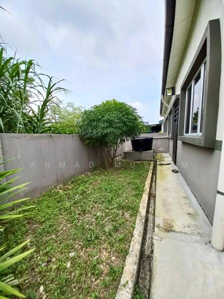 Untuk Dijual - Jalan Tanjung Gelang