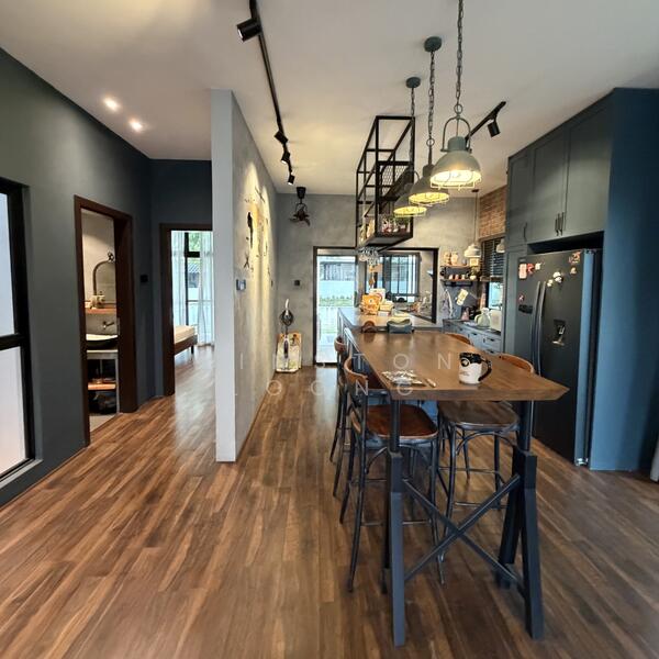 Dining Area with Island