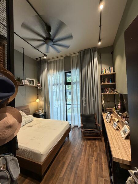 Bedroom Attached to Garden