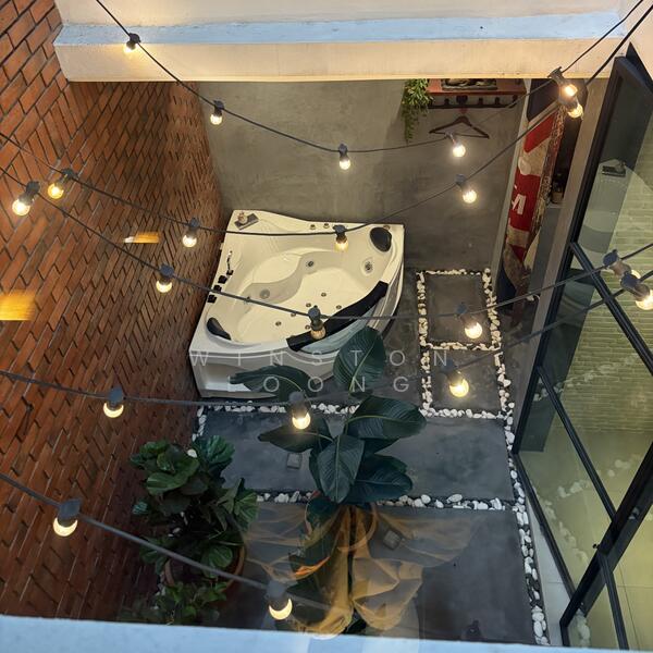 Sun Bathing Jacuzzi Area