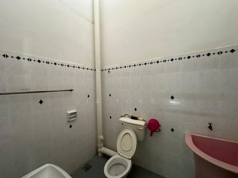 Rumah Teres 2 Tingkat untuk Dijual di Balik Pulau (Penang) - Jia Yong - Bathroom - PropertyGuru.com.my
