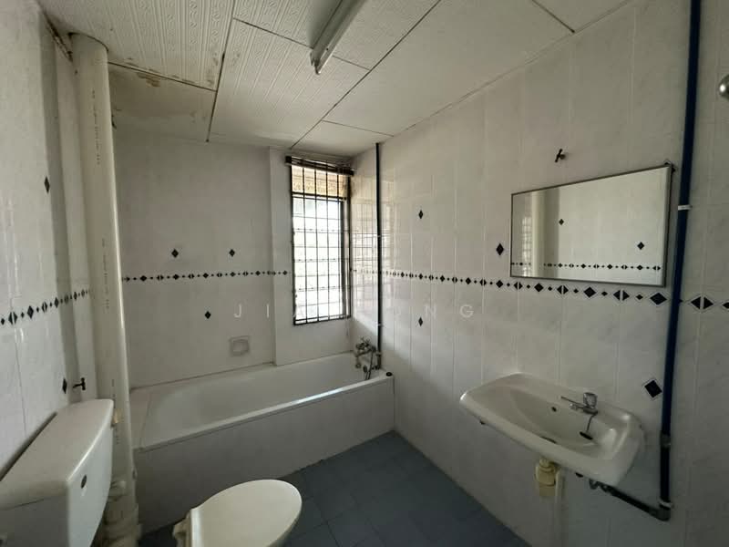 Rumah Teres 2 Tingkat untuk Dijual di Balik Pulau (Penang) - Jia Yong - Bathroom - PropertyGuru.com.my