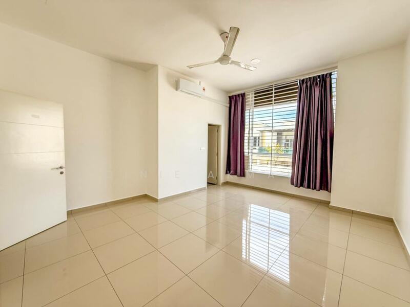 Adira @ Taman Ara Sendayan untuk Untuk Dijual - RM 560,000, Feb 2026 - Living Room - PropertyGuru.com.my