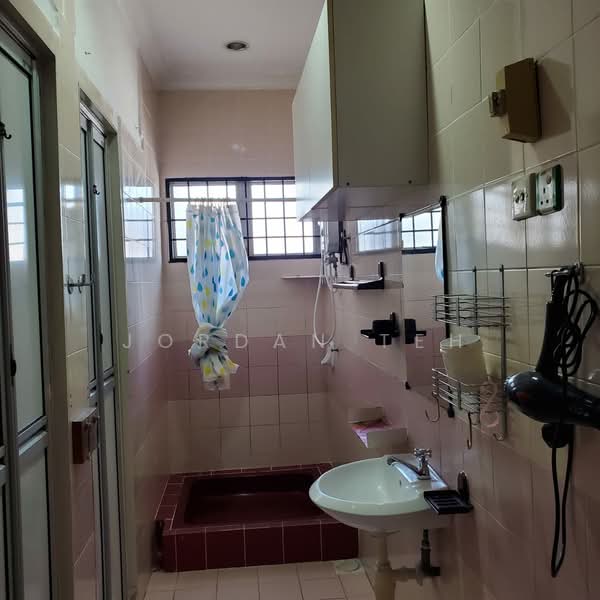Terraced House for Sale in Kampung Sungai Kayu Ara (Petaling Jaya) - Jordan Teh - Bathroom - PropertyGuru.com.my