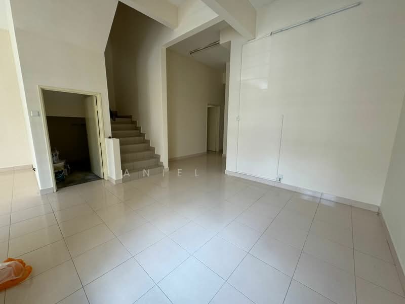 Rumah Teres 2.5 Tingkat untuk Dijual di Ukay Perdana (Ulu Kelang) - Daniel Chin - Living Room - PropertyGuru.com.my