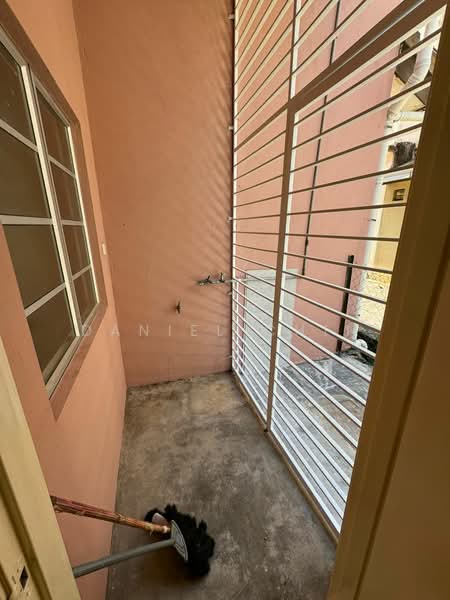 Rumah Teres 2.5 Tingkat untuk Dijual di Ukay Perdana (Ulu Kelang) - Daniel Chin - Balcony - PropertyGuru.com.my