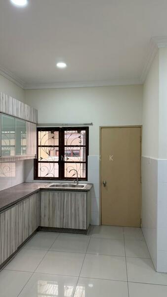 Rumah Berkembar untuk Dijual di Mutiara Damansara (Selangor) - Ong KK - Kitchen - PropertyGuru.com.my