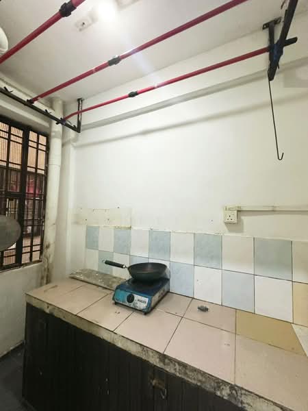 Rumah Flat untuk Dijual di Skudai Baru - Xuelly Cheong - Kitchen - PropertyGuru.com.my