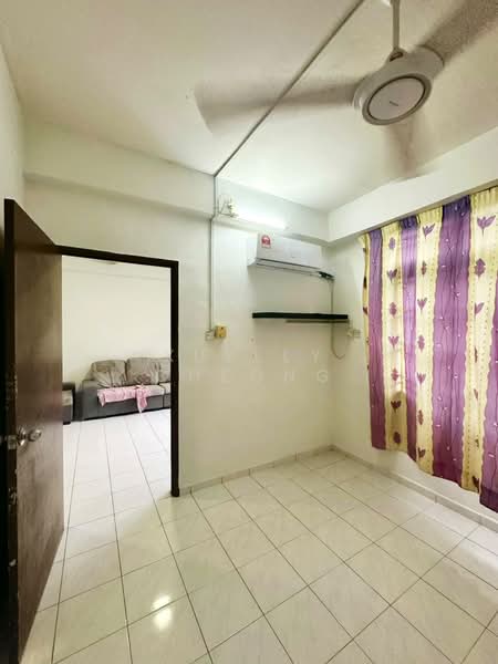 Rumah Flat untuk Dijual di Skudai Baru - Xuelly Cheong - Living Room - PropertyGuru.com.my