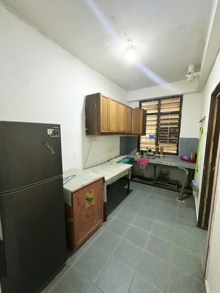 Rumah Flat untuk Dijual di Skudai Baru - Xuelly Cheong - Kitchen - PropertyGuru.com.my