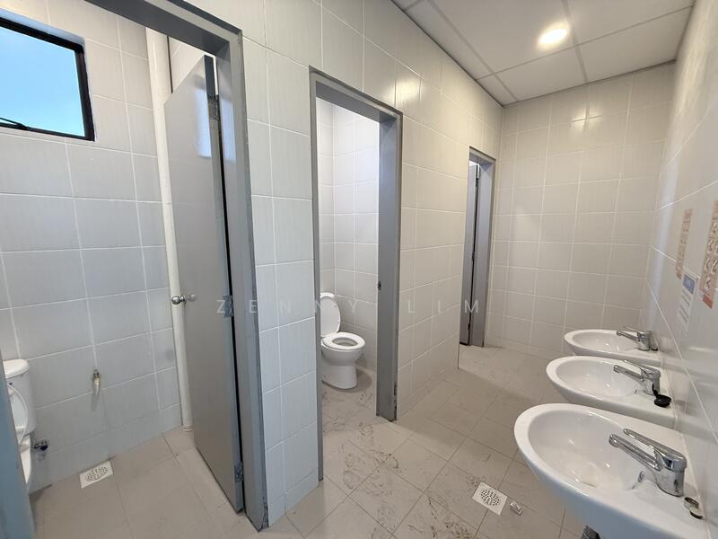 Semi-D Factory for Sale in Klang Selatan (Klang) - Zenny Lim - Bathroom - PropertyGuru.com.my