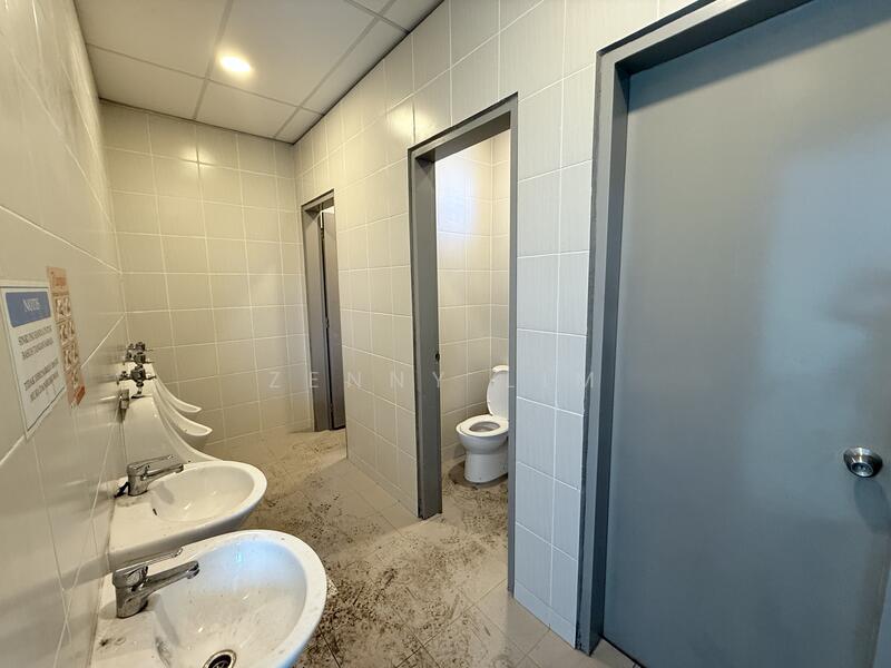 Semi-D Factory for Sale in Klang Selatan (Klang) - Zenny Lim - Bathroom - PropertyGuru.com.my