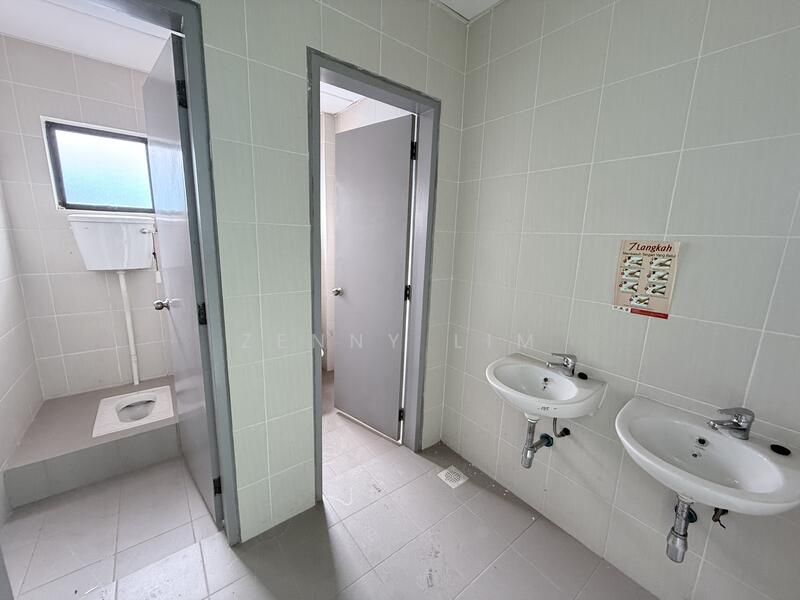 Semi-D Factory for Sale in Klang Selatan (Klang) - Zenny Lim - Bathroom - PropertyGuru.com.my