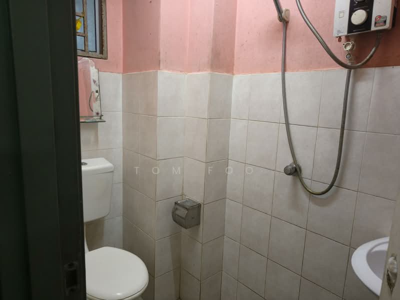 Apartment for Sale at Vista Mahkota - Tom Foo - Bathroom - PropertyGuru.com.my