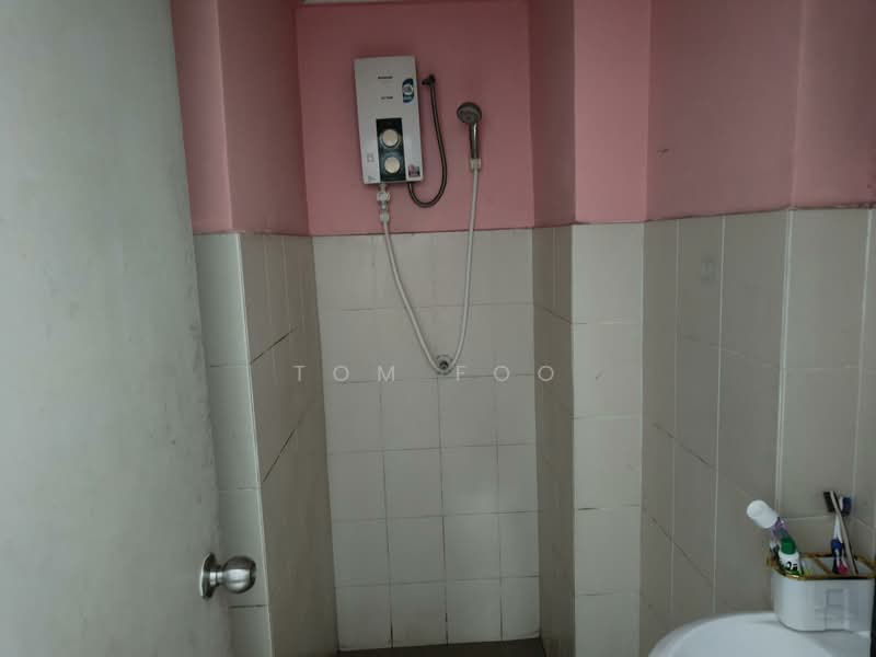 Apartment for Sale at Vista Mahkota - Tom Foo - Bathroom - PropertyGuru.com.my