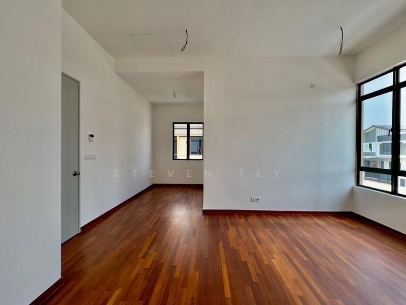 Rumah Kluster untuk Dijual di Seksyen U13 (Setia Alam) - Steven Tey - Living Room - PropertyGuru.com.my