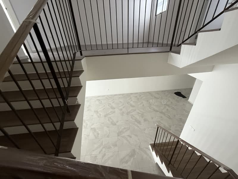 3-storey Terraced House for Sale in Seri Kembangan (Selangor) - Yannick Ng - Entrance - PropertyGuru.com.my