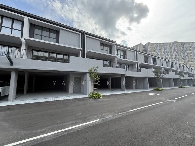 3-storey Terraced House for Sale in Seri Kembangan (Selangor) - Yannick Ng - Exterior - PropertyGuru.com.my