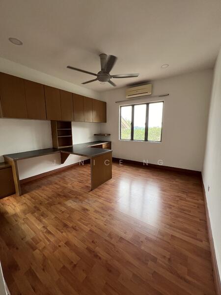 Study next to master bedroom