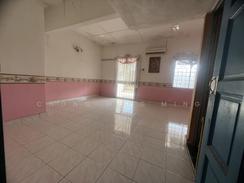 2-storey Terraced House for Sale in Seremban (Negeri Sembilan) - Chong Ming Ming - Living Room - PropertyGuru.com.my