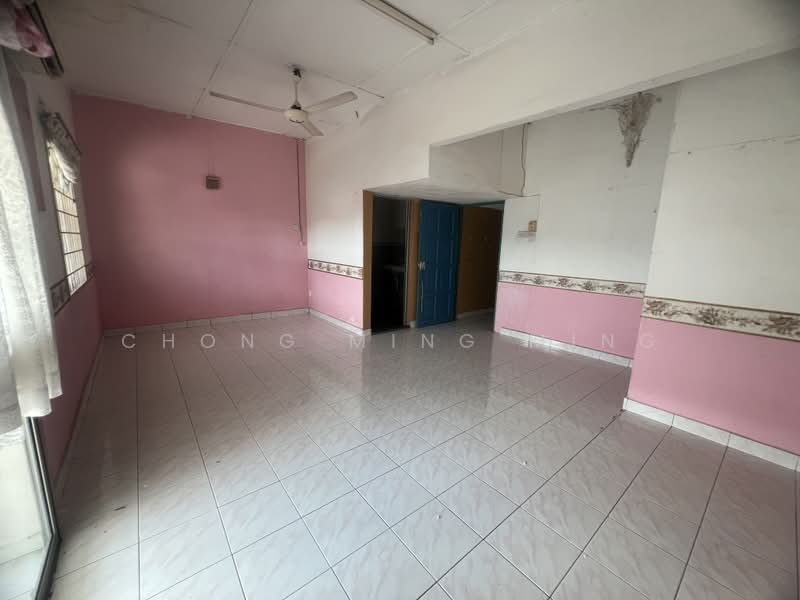 2-storey Terraced House for Sale in Seremban (Negeri Sembilan) - Chong Ming Ming - Living Room - PropertyGuru.com.my