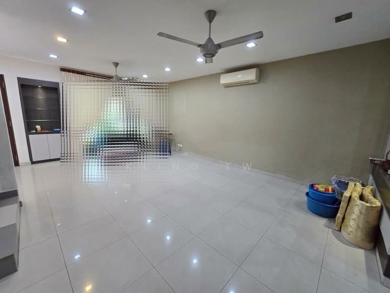 Terraced House for Sale in Taman Seri Bukit Segambut (Batu) - Kiing TW - Living Room - PropertyGuru.com.my