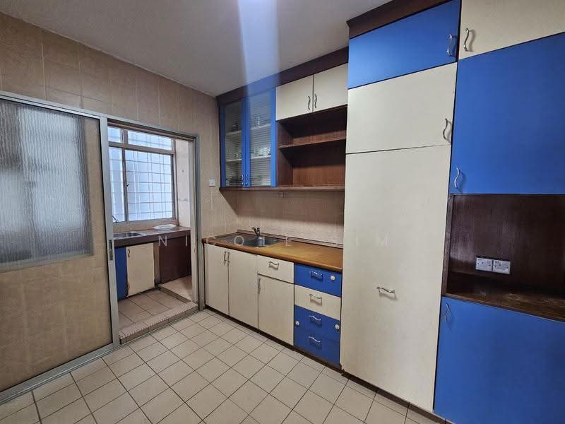 Condominium for Sale at Amadesa Resort Condominium - Nicole Sim - Kitchen - PropertyGuru.com.my