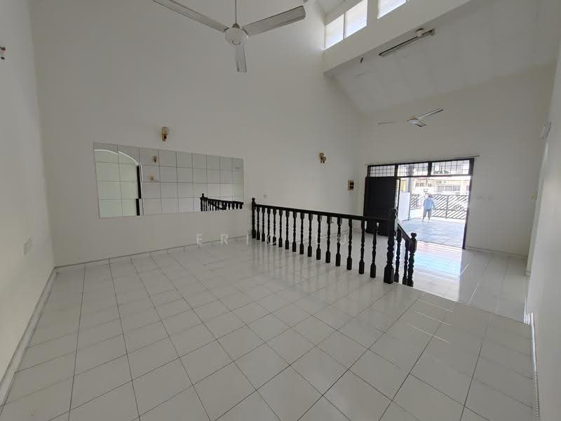 Semi-Detached House for Sale in Taman Muhibbah (Kluang) - Eric Lu - Dining Hall - PropertyGuru.com.my