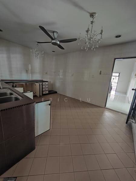 Semi-Detached House for Sale in Taman Muhibbah (Kluang) - Eric Lu - Kitchen - PropertyGuru.com.my