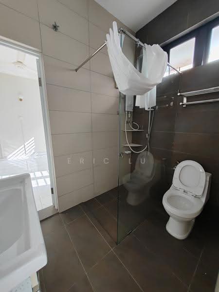 Semi-Detached House for Sale in Taman Muhibbah (Kluang) - Eric Lu - Bathroom - PropertyGuru.com.my