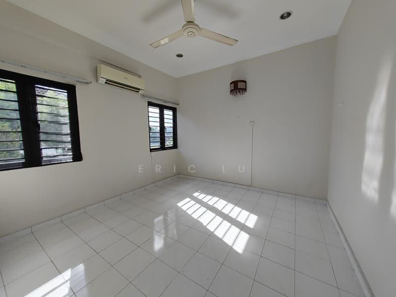 Semi-Detached House for Sale in Taman Muhibbah (Kluang) - Eric Lu - Bedroom - PropertyGuru.com.my