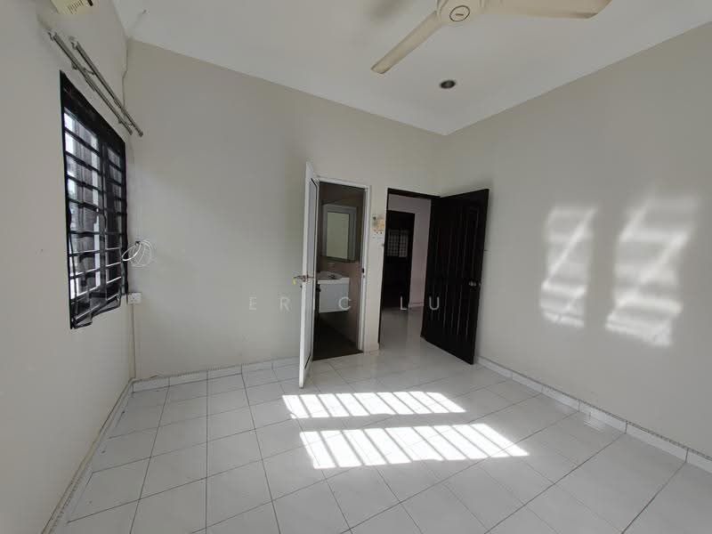 Semi-Detached House for Sale in Taman Muhibbah (Kluang) - Eric Lu - Bedroom - PropertyGuru.com.my