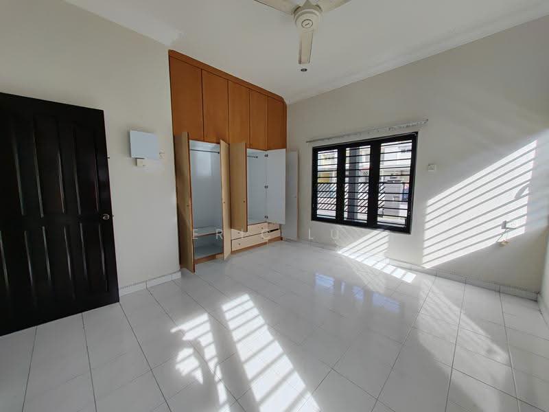 Semi-Detached House for Sale in Taman Muhibbah (Kluang) - Eric Lu - Bedroom - PropertyGuru.com.my