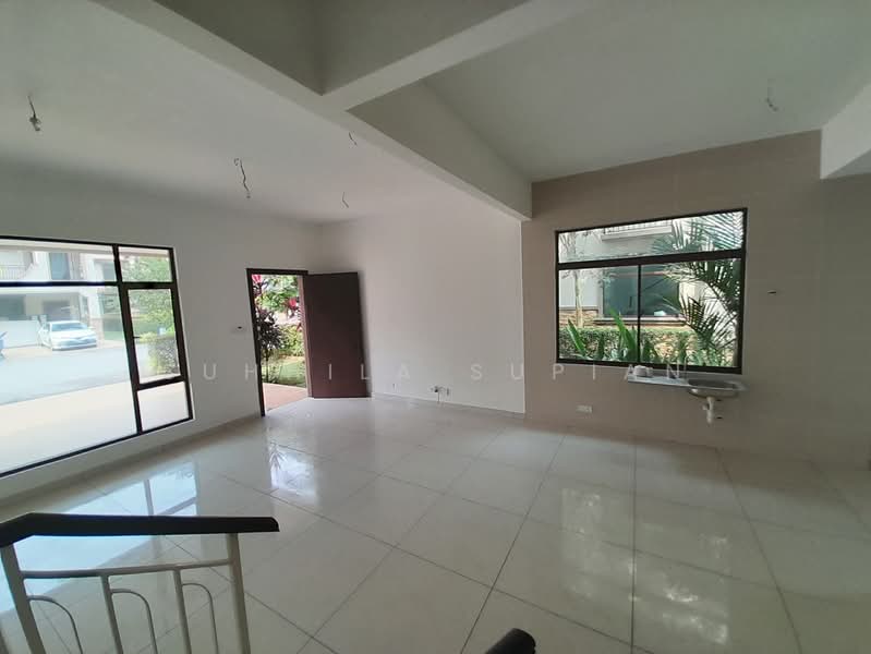 Rumah Teres 3-Tingkat untuk Dijual di Semenyih (Selangor) - Suhhila Supian - Living Room - PropertyGuru.com.my