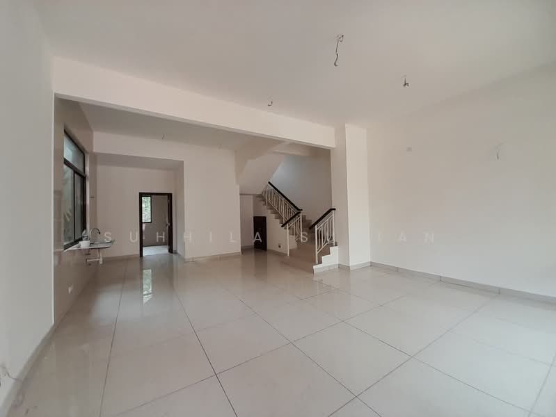Rumah Teres 3-Tingkat untuk Dijual di Semenyih (Selangor) - Suhhila Supian - Living Room - PropertyGuru.com.my