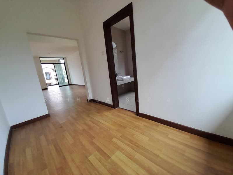 Rumah Teres 3-Tingkat untuk Dijual di Semenyih (Selangor) - Suhhila Supian - Corridor - PropertyGuru.com.my