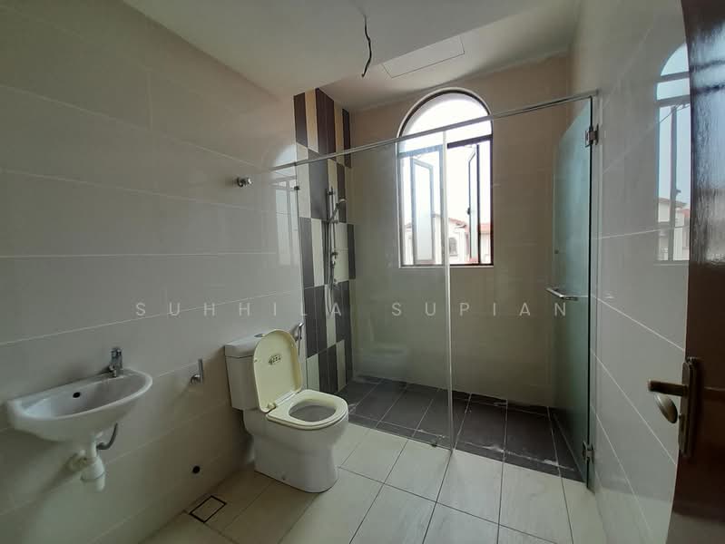 Rumah Teres 3-Tingkat untuk Dijual di Semenyih (Selangor) - Suhhila Supian - Bathroom - PropertyGuru.com.my