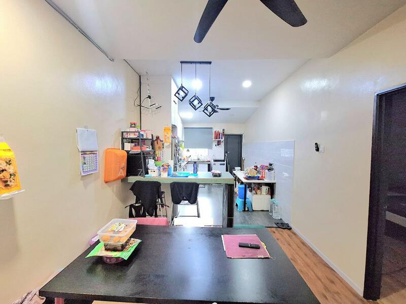 Single Storey Terrace House Jalan Kebun Seksyen 30 untuk Untuk Dijual - RM 430,000, Apr 2026 - Kitchen - PropertyGuru.com.my