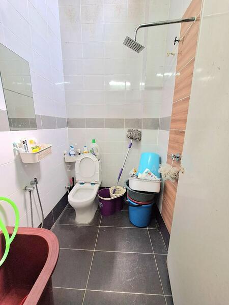 Single Storey Terrace House Jalan Kebun Seksyen 30 untuk Untuk Dijual - RM 430,000, Apr 2026 - Bathroom - PropertyGuru.com.my